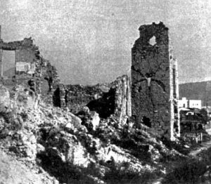 Foto 3 - Mura di San Germano: torre del lato sud-occidentale caduta nel 1950.