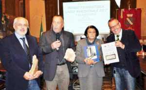 Gli organizzatori del Premio FiuggiStoria Lazio Meridionale 2017, Pino Pelloni e Giovanna Napolitano Morelli, con i vincitori del premio, Gerardo Di Giammarino e Gaetano de Angelis-Curtis.