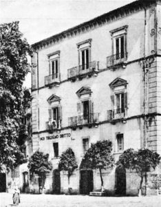 Il palazzo Bonanni nell’allora piazza Pasquale Pelagalli distrutto dagli eventi bellici della Seconda guerra. 