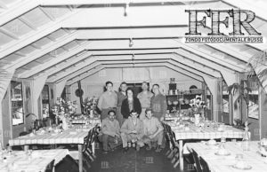 Caserta 1944: una mensa per i militari alleati nel compound dell'Eaker's Camp alla Reggia di Caserta, area del Giardino inglese (Fondo Fotodocumentale Russo).